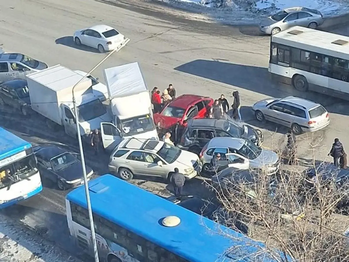 Полиция Өскемендегі жаппай жол-көлік оқиғасы туралы түсініктеме берді »  ALTAINEWS – жаңалықтың бәрі осы жерде