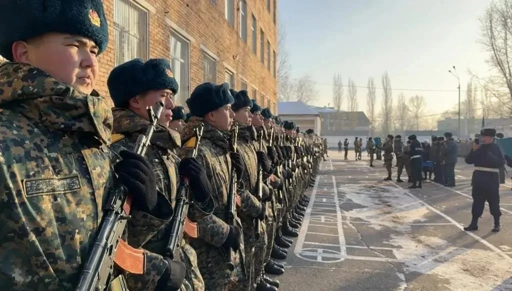 Голая женщина с младенцем на руках шокировала жителей Усть-Каменогорска