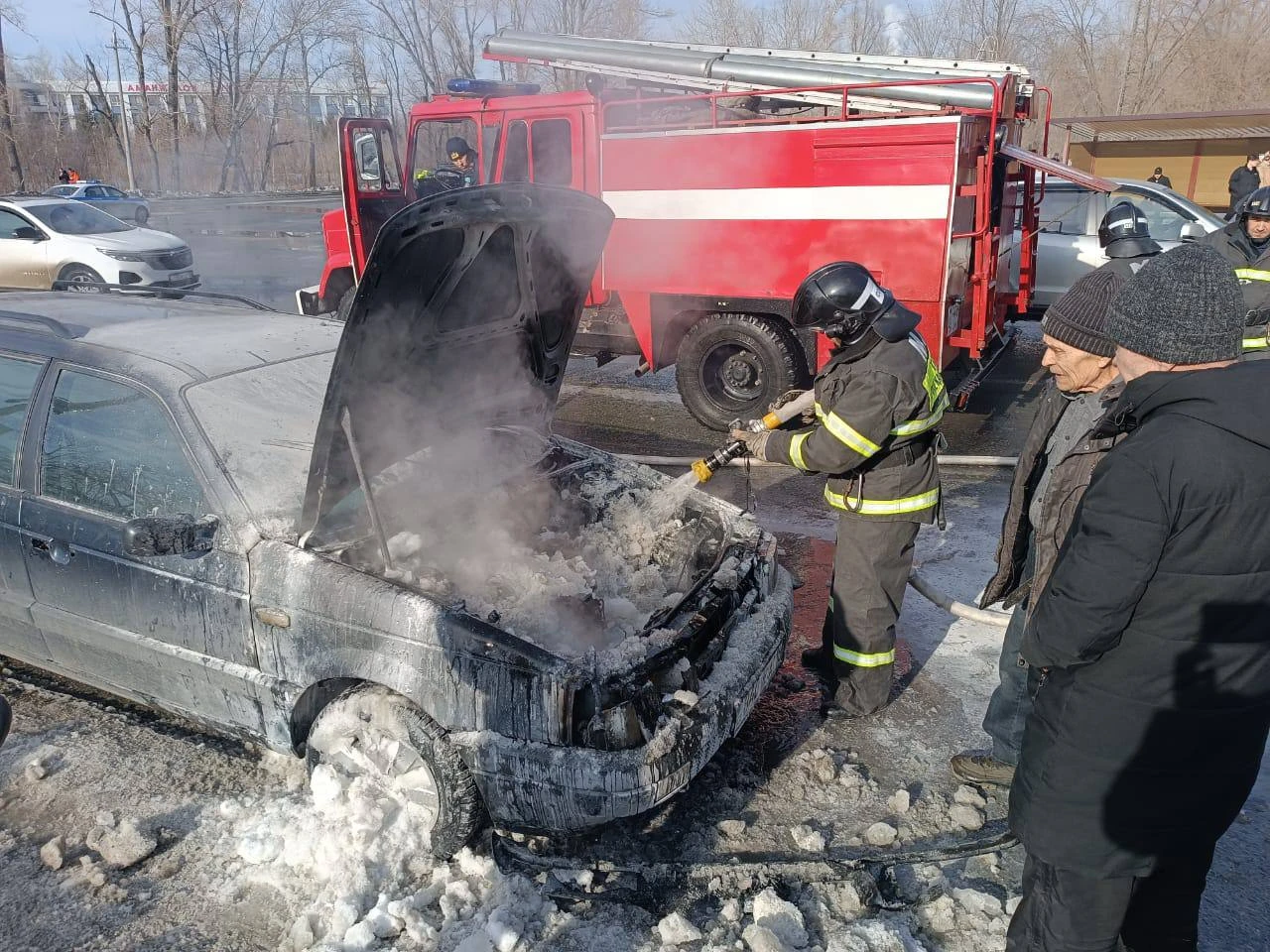 В Усть-Каменогорске загорелся автомобиль » Новости Усть-Каменогорска и ВКО  свежие на сегодня | ALTAINEWS