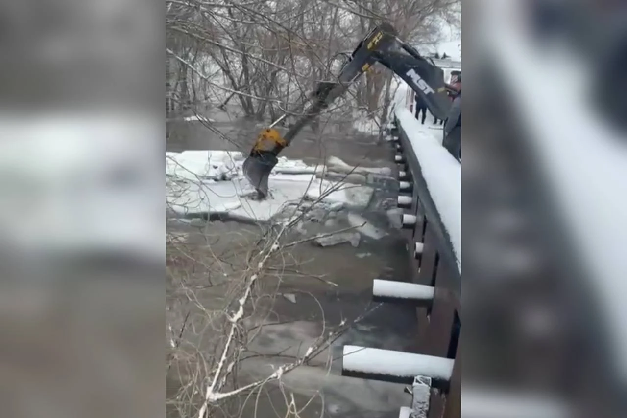 В Усть-Каменогорске затор на реке привел к подтоплению придворовых  территорий дач (видео) » Новости Усть-Каменогорска и ВКО свежие на сегодня  | ALTAINEWS