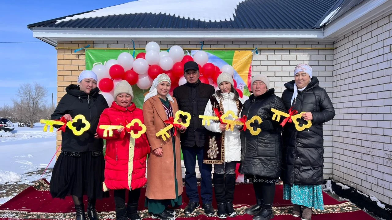 В Зайсанском районе многодетные семьи получили ключи от новых домов »  Новости Усть-Каменогорска и ВКО свежие на сегодня | ALTAINEWS