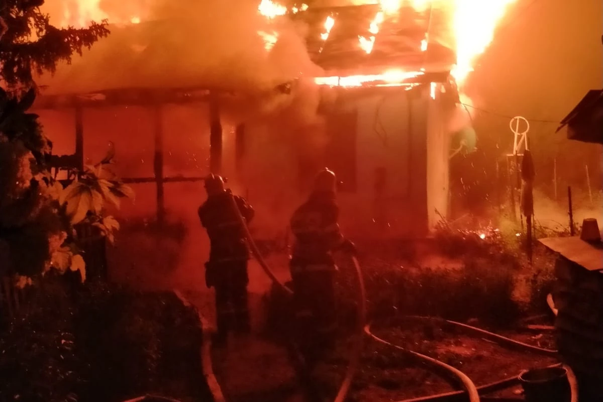 Частный жилой дом сгорел ночью в городе Алтае » Новости Усть-Каменогорска и  ВКО свежие на сегодня | ALTAINEWS