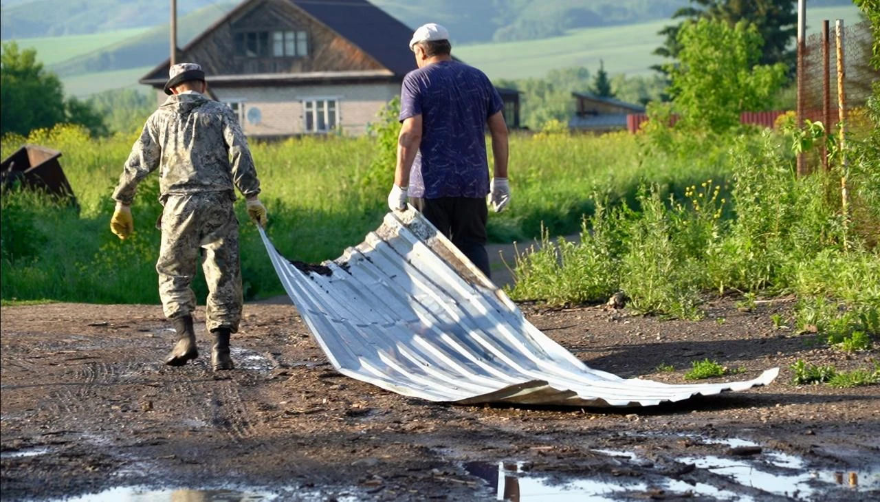 Сильный ветер сорвал крыши нескольких домов в Глубоковском районе » Новости  Усть-Каменогорска и ВКО свежие на сегодня | ALTAINEWS